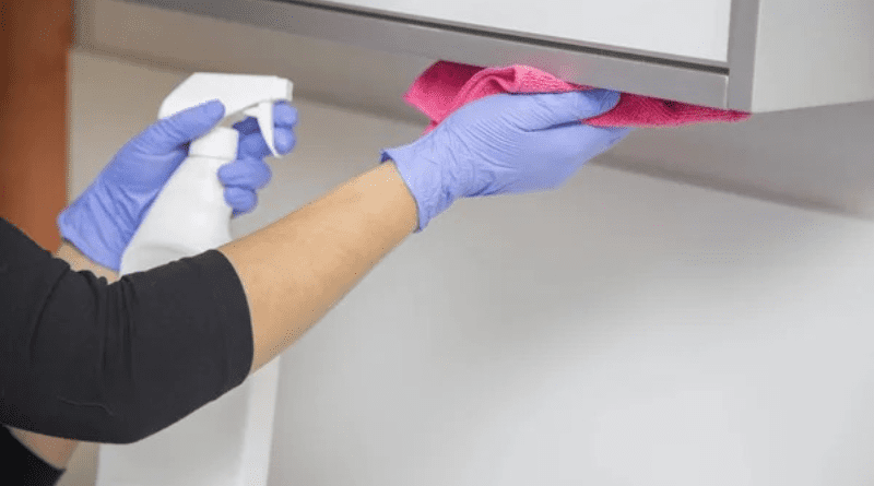 Adoção de produtos adequados, manutenção de sistemas de ventilação e uso correto de EPIs são essenciais para conter a disseminação SRAG